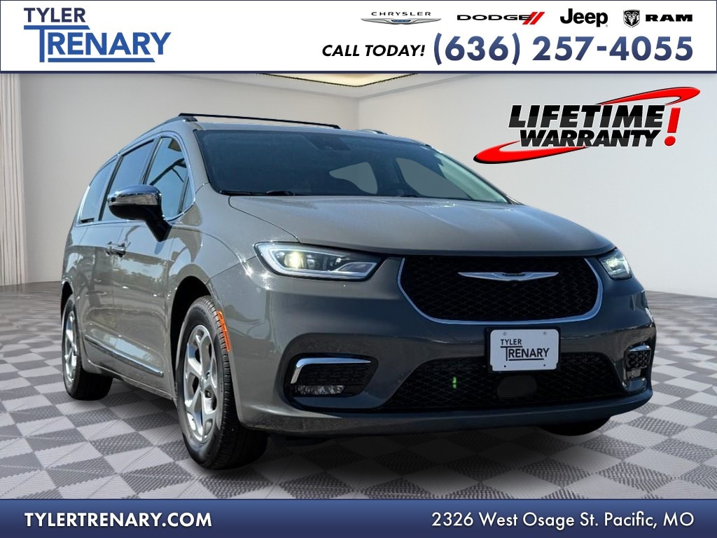 Used 2023 Chrysler Pacifica Limited FWD Van Passenger Van