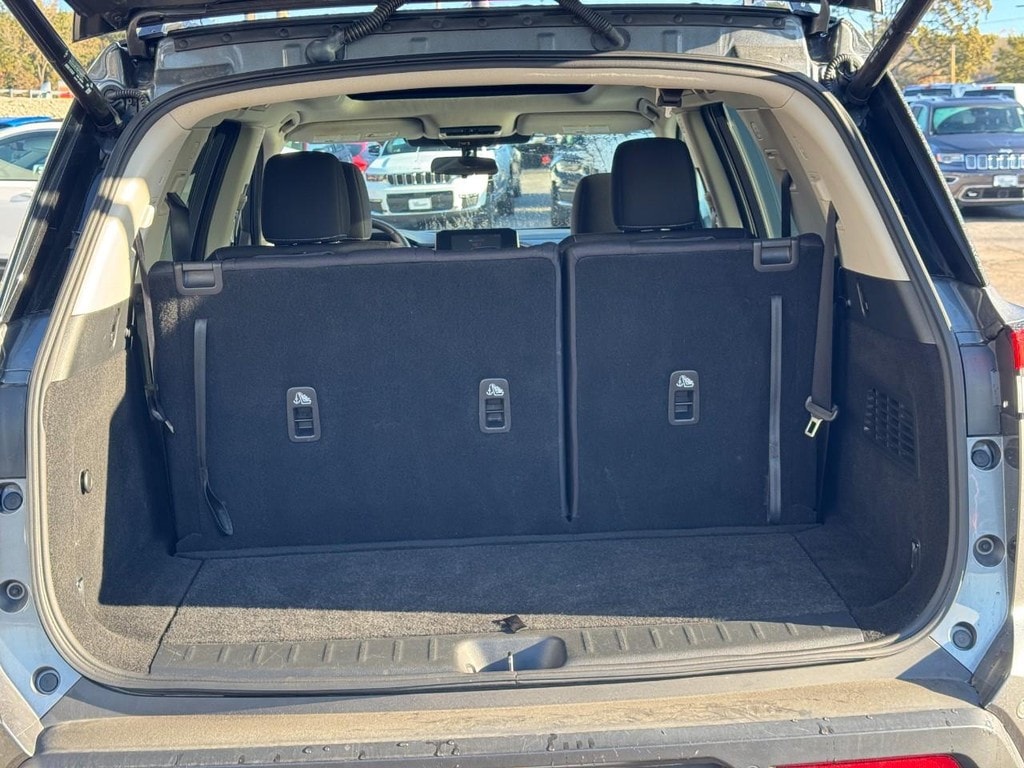 Used 2022 Nissan Pathfinder SV 4WD SUV