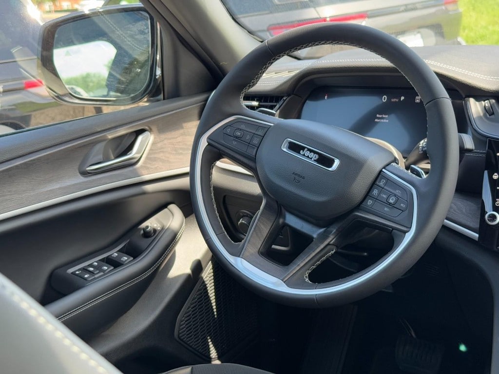 2026 Jeep Grand Cherokee Laredo - Photo 9