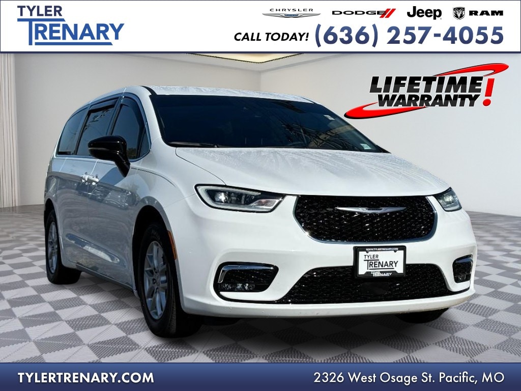 Used 2024 Chrysler Pacifica Touring L FWD Van Passenger Van