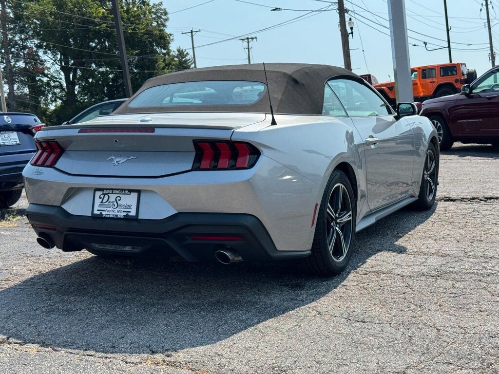2024 Ford Mustang EcoBoost Convertible photo 3