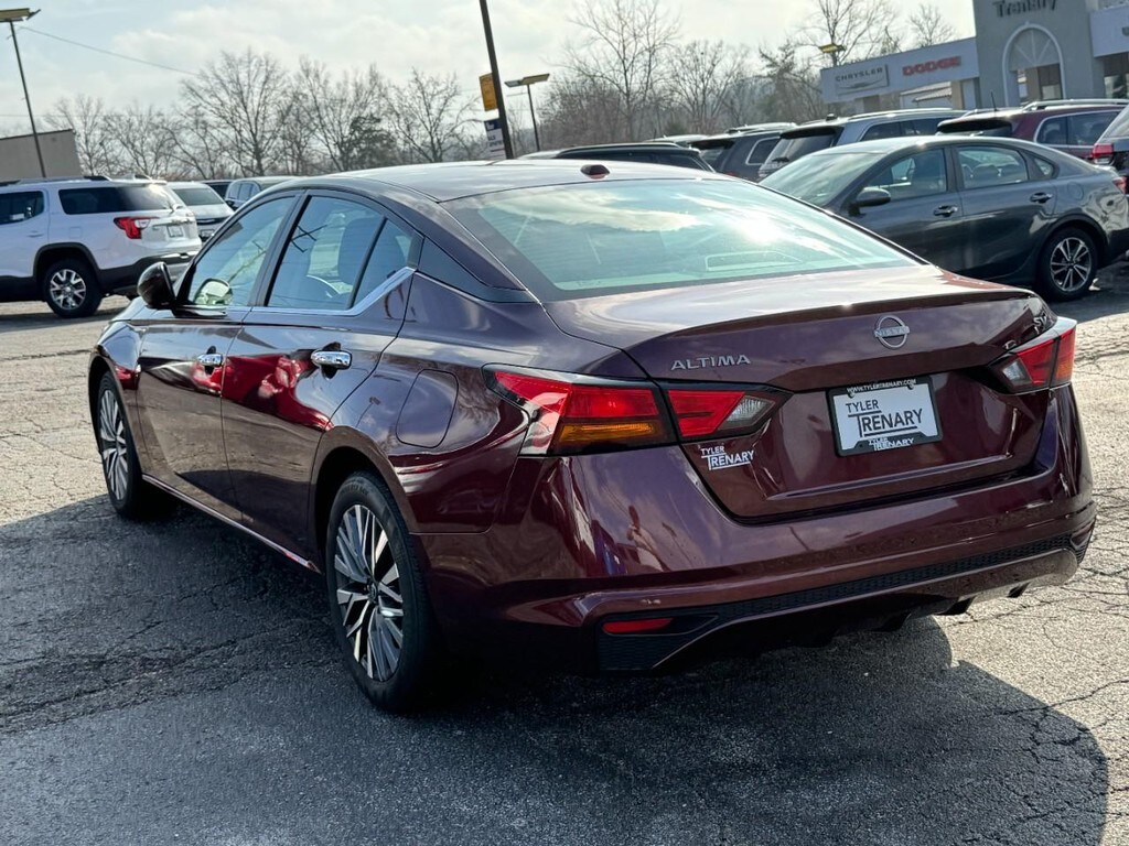 Used 2023 Nissan Altima 2.5 SV Sedan Sedan