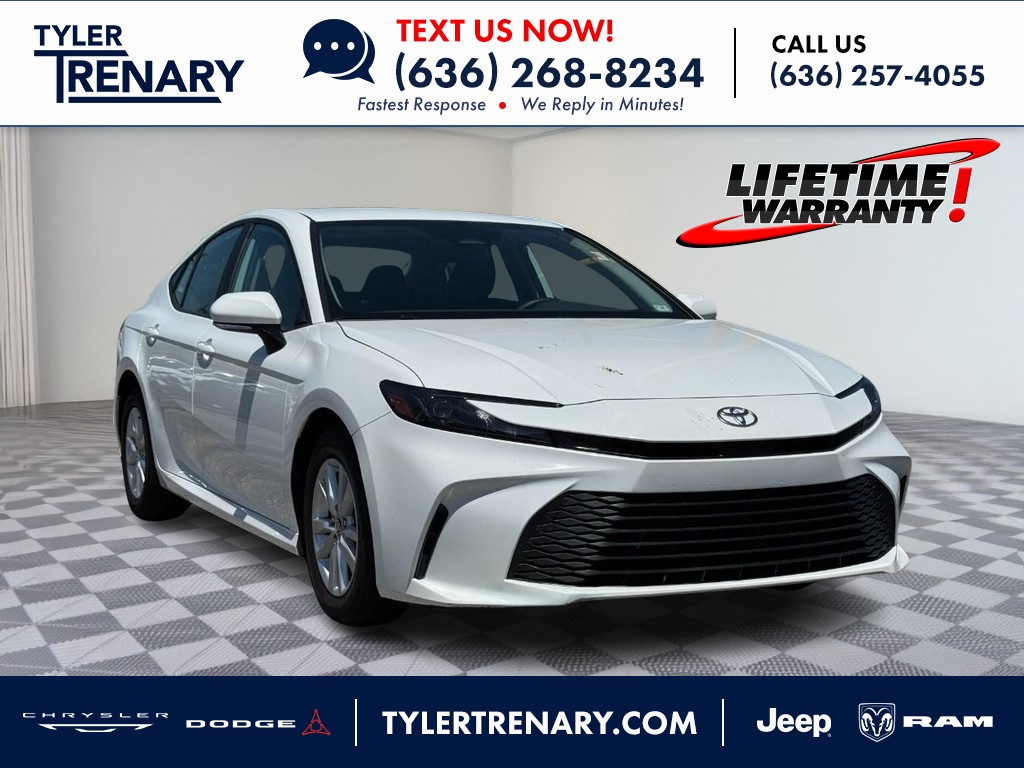 2025 Toyota Camry LE Hybrid's photo