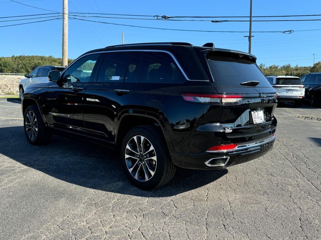 2023 Jeep Cherokee 4xe Overland photo 3