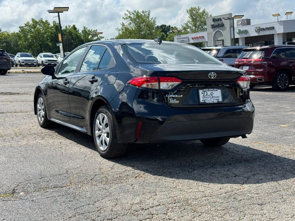 2024 Toyota Corolla LE photo 3