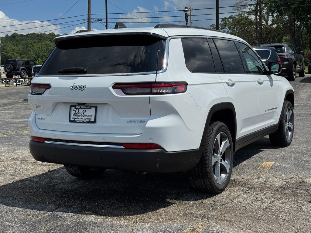 2025 Jeep Grand Cherokee Limited photo 3