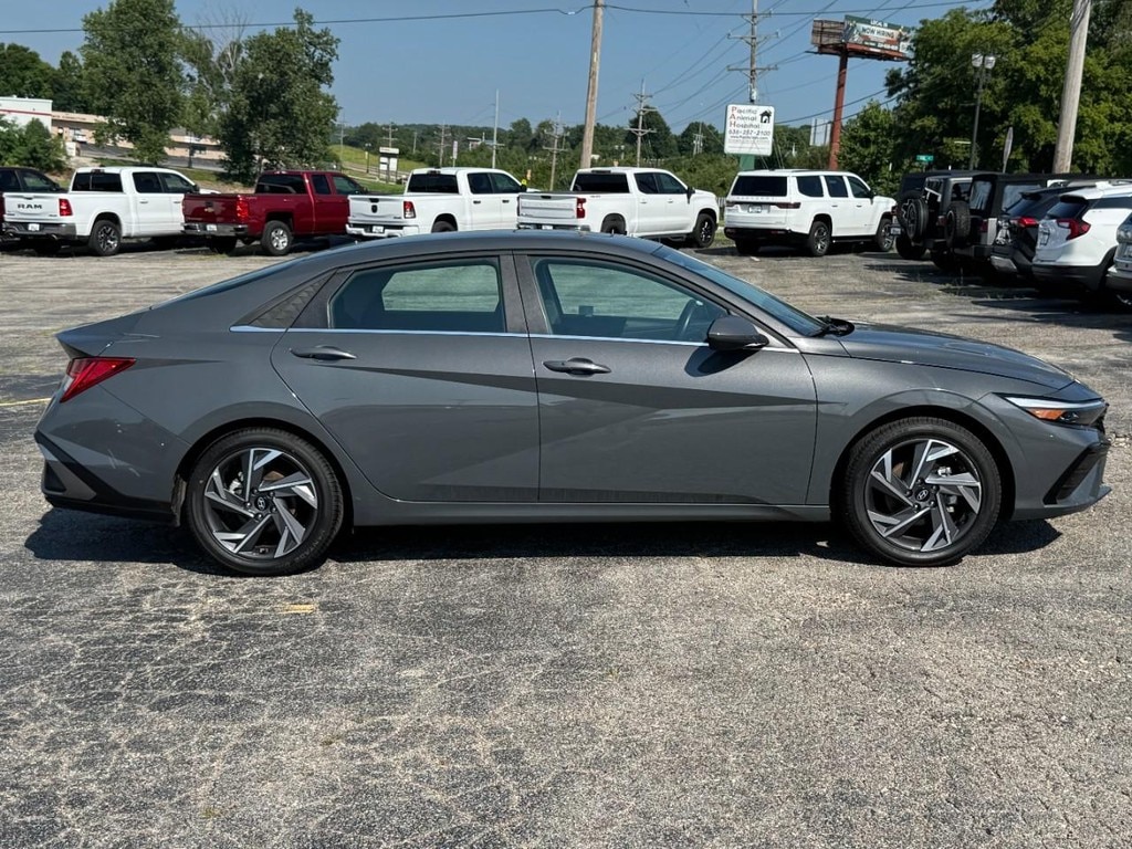Used 2025 Hyundai Elantra SEL with VIN KMHLS4DG9SU966926 for sale in Pacific, MO