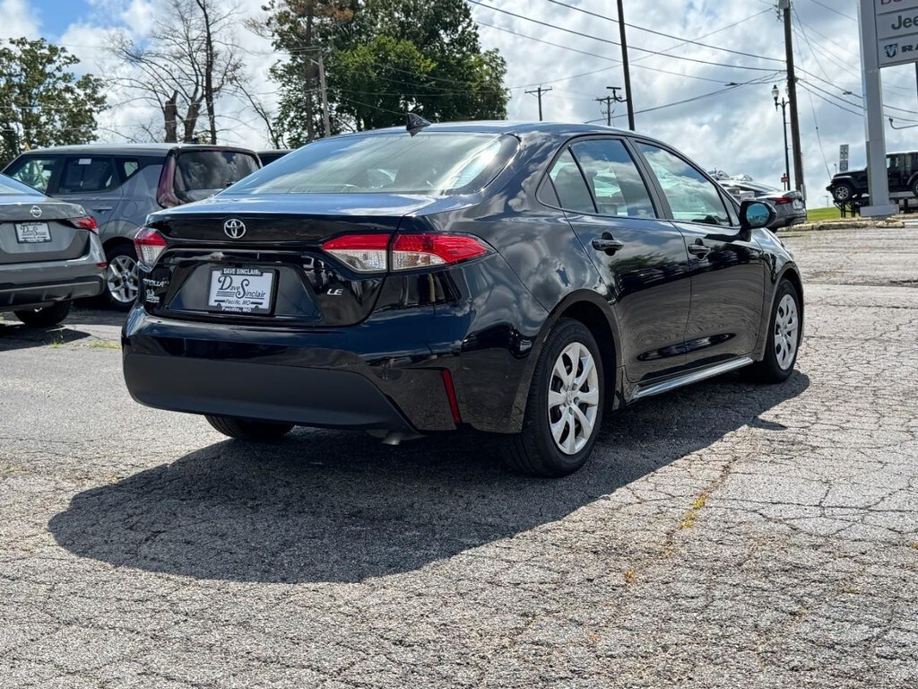 2024 Toyota Corolla LE photo 2
