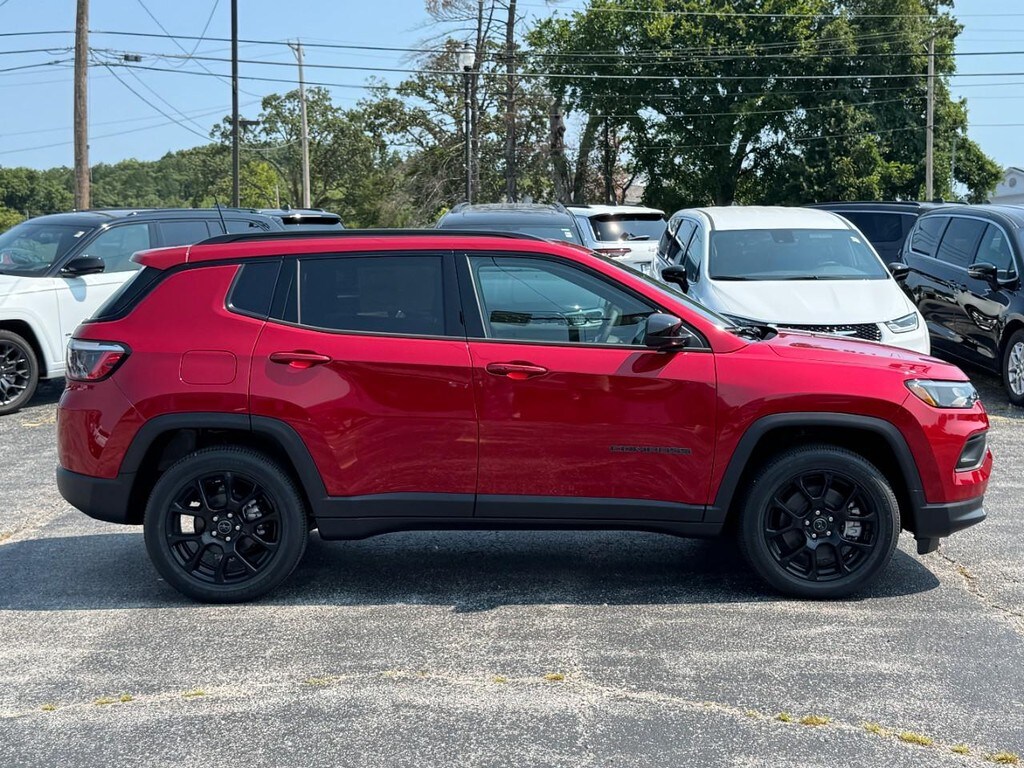 2025 Jeep Compass Latitude Sport photo 2