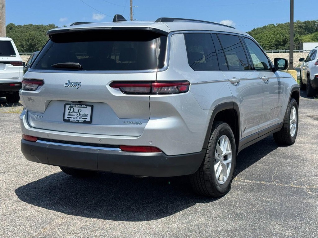 2023 Jeep Grand Cherokee Laredo photo 3
