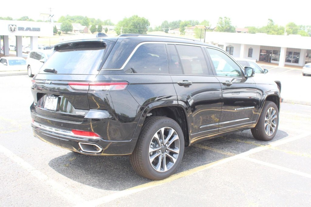 2023 Jeep Cherokee 4xe Overland photo 2