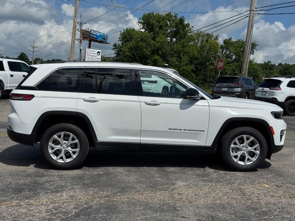 2023 Jeep Grand Cherokee Limited photo 2