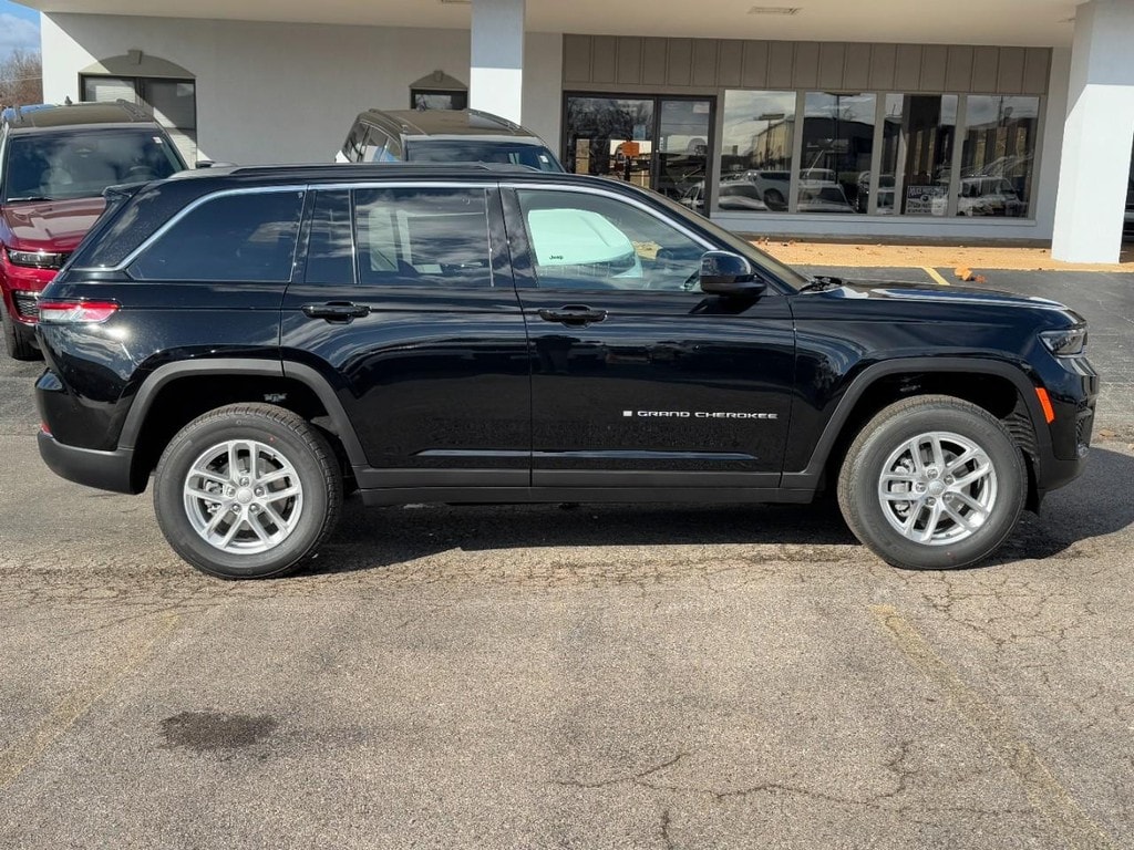 New 2025 Jeep Grand Cherokee LAREDO X 4X4 Sport Utility