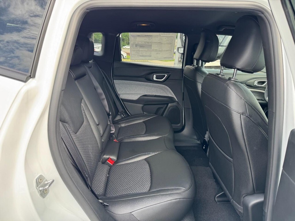 2025 Jeep Compass Latitude photo 4