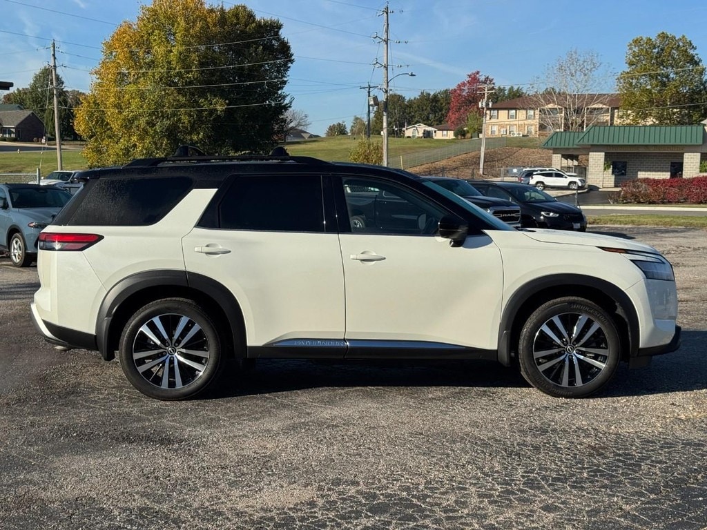 Used 2024 Nissan Pathfinder Platinum 4WD SUV