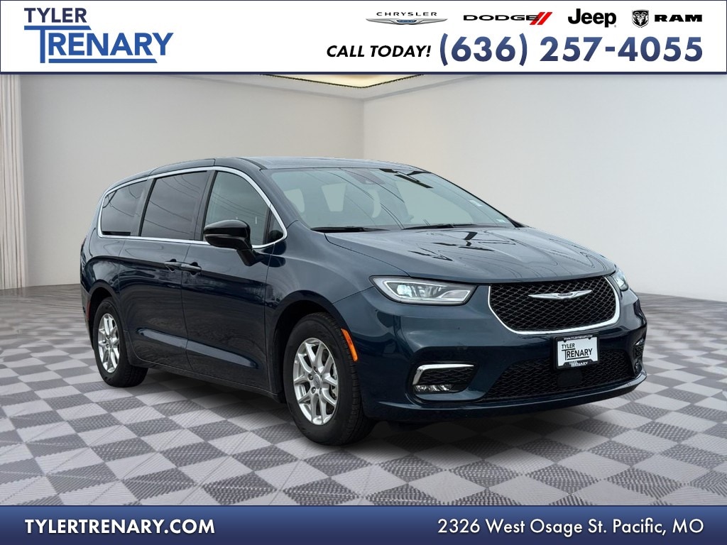 2025 Chrysler Pacifica Select's photo