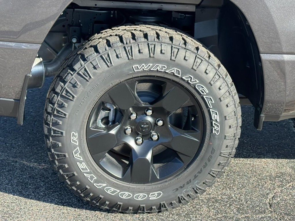 New 2026 Ram 1500 WARLOCK CREW CAB 4X4 5'7 BOX Pickup