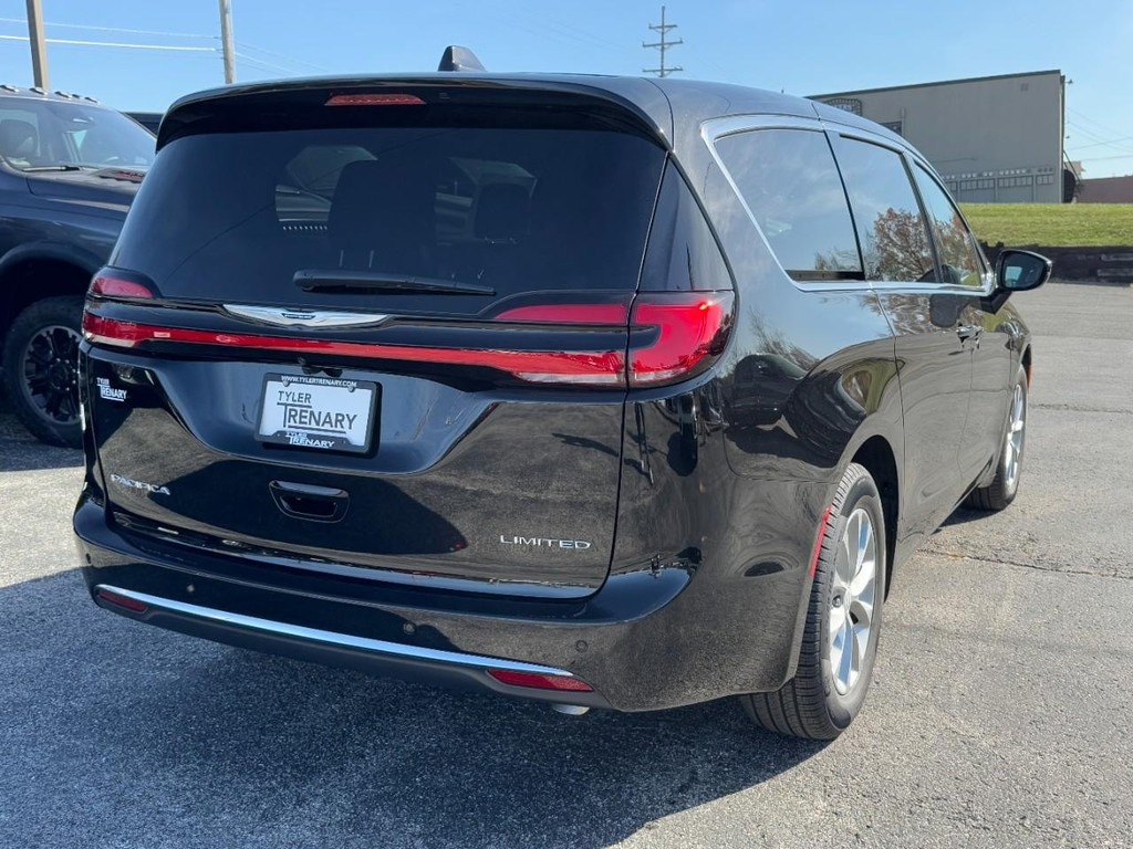 New 2026 Chrysler Pacifica LIMITED Passenger Van