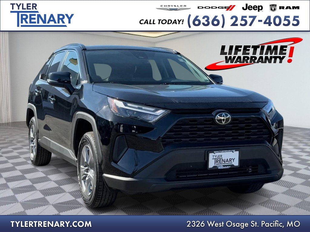 2024 Toyota RAV4 XLE's photo