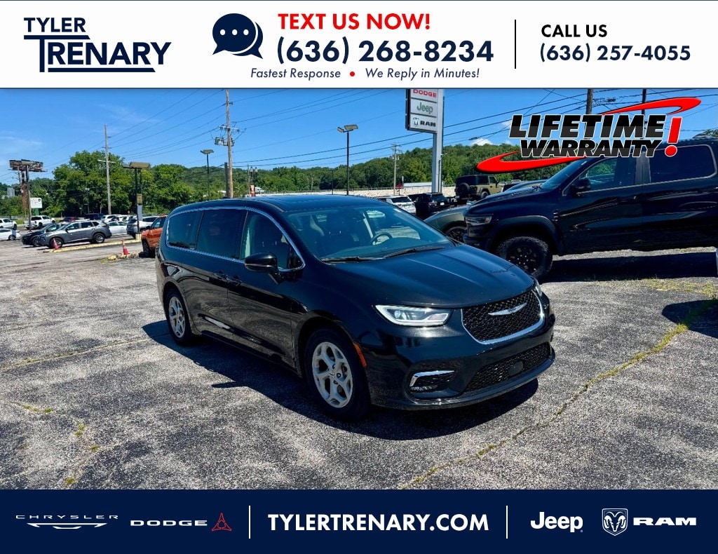 2024 Chrysler Pacifica Limited's photo