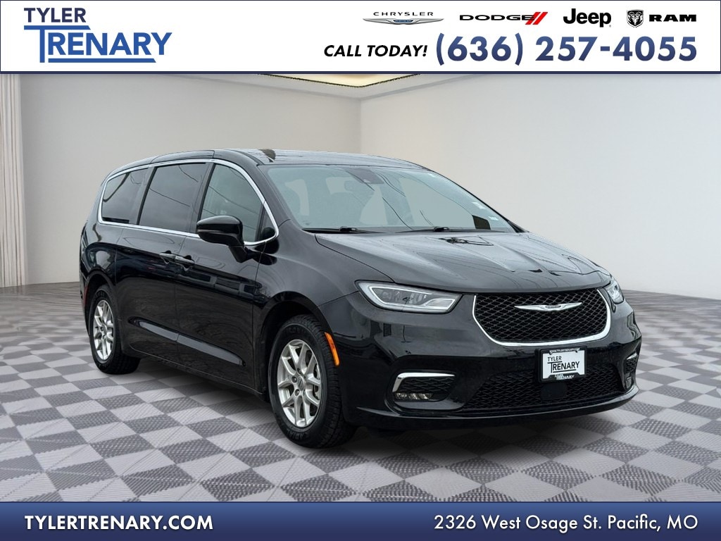 2025 Chrysler Pacifica Select's photo