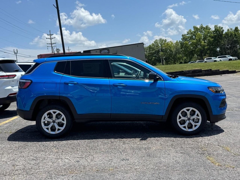 2025 Jeep Compass Latitude photo 2
