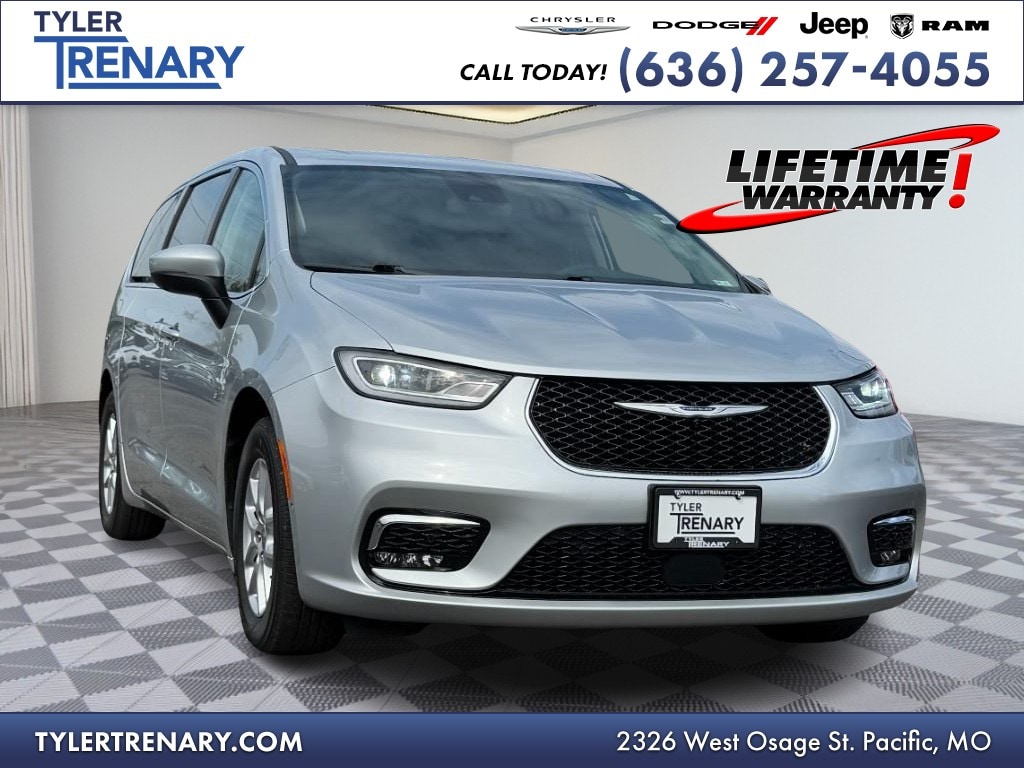 Used 2023 Chrysler Pacifica Touring L FWD Van Passenger Van