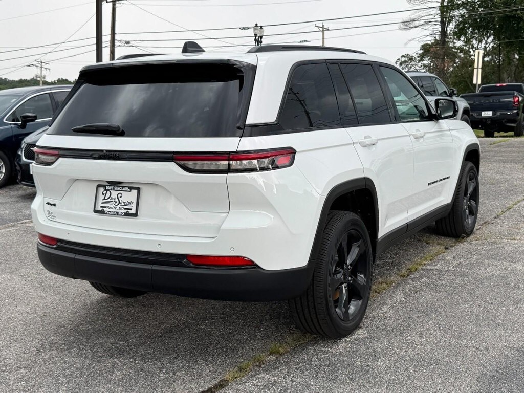 2025 Jeep Grand Cherokee Altitude photo 2