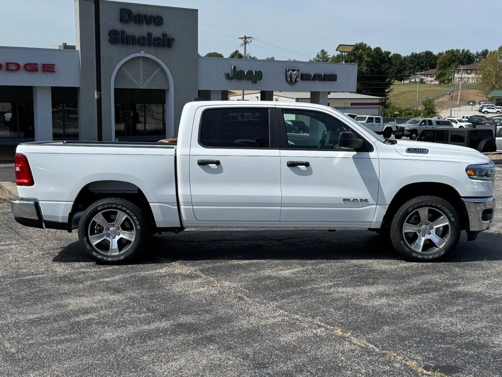 2025 Ram 1500 Tradesman photo 2
