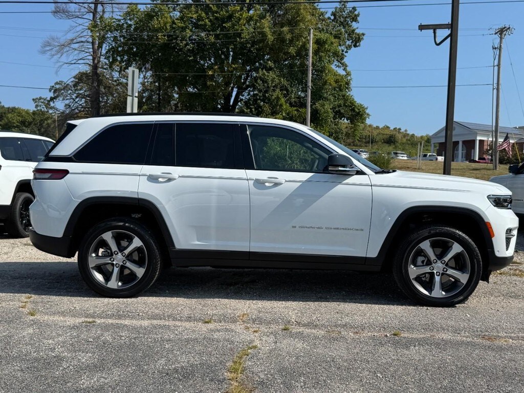 2025 Jeep Grand Cherokee Limited photo 2