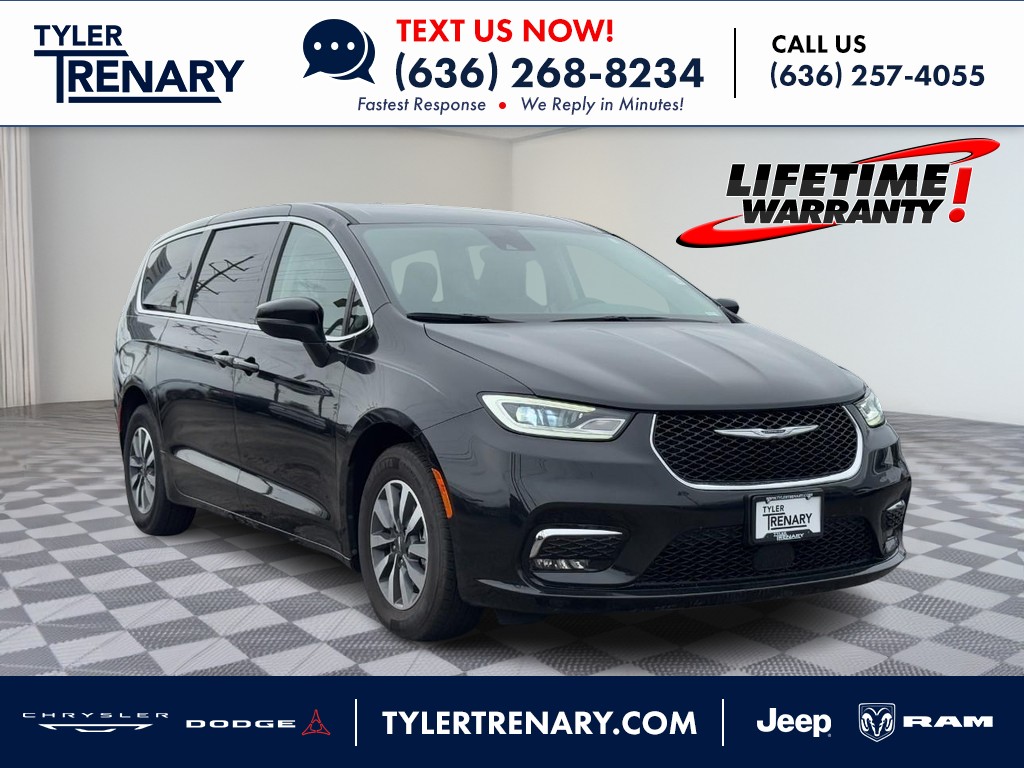 2023 Chrysler Pacifica Hybrid Touring L Hybrid's photo