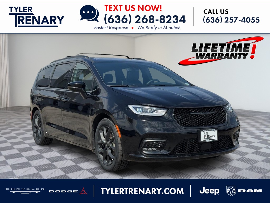 2025 Chrysler Pacifica Limited's photo