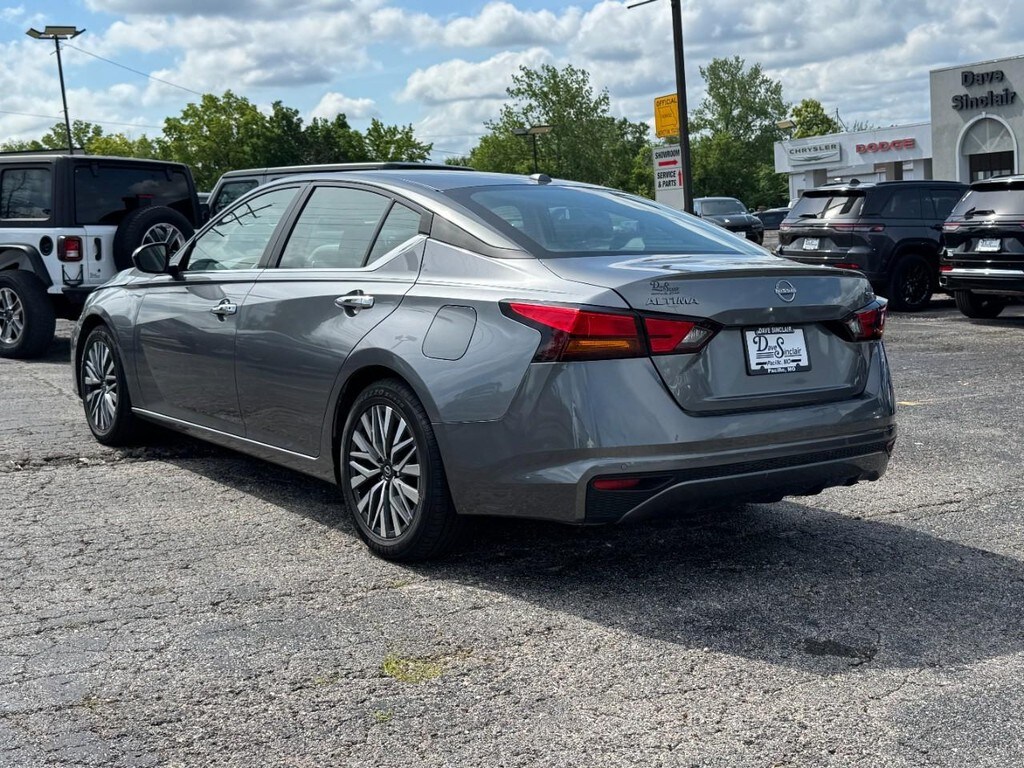 2023 Nissan Altima 2.5 SV photo 4