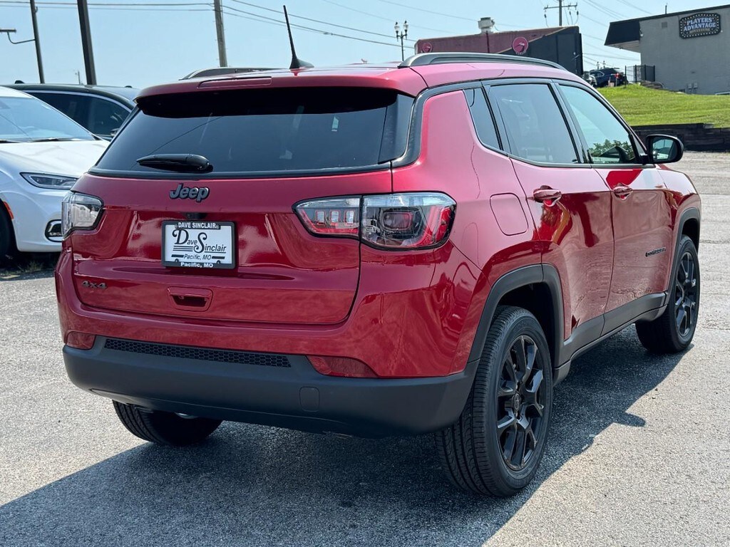 2025 Jeep Compass Latitude Sport photo 3