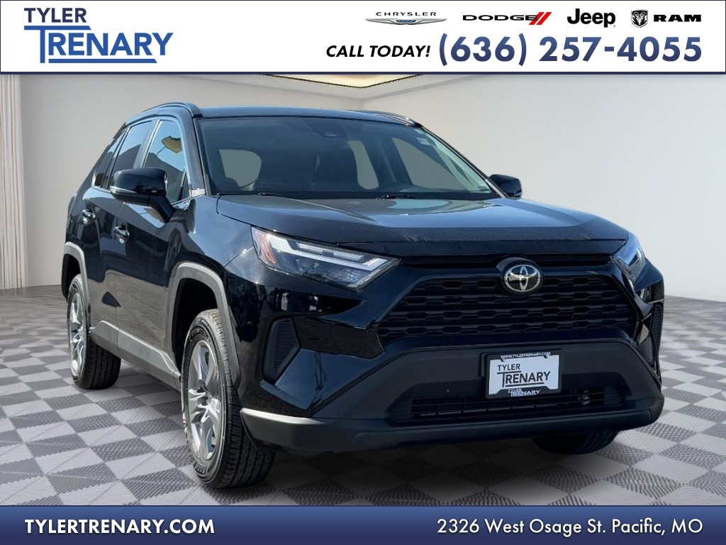 2024 Toyota RAV4 XLE's photo