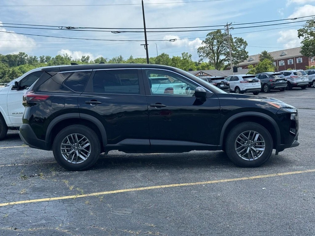 2023 Nissan Rogue S photo 2