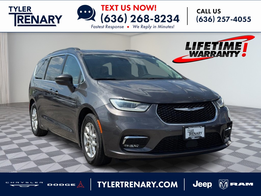 2022 Chrysler Pacifica Touring L's photo