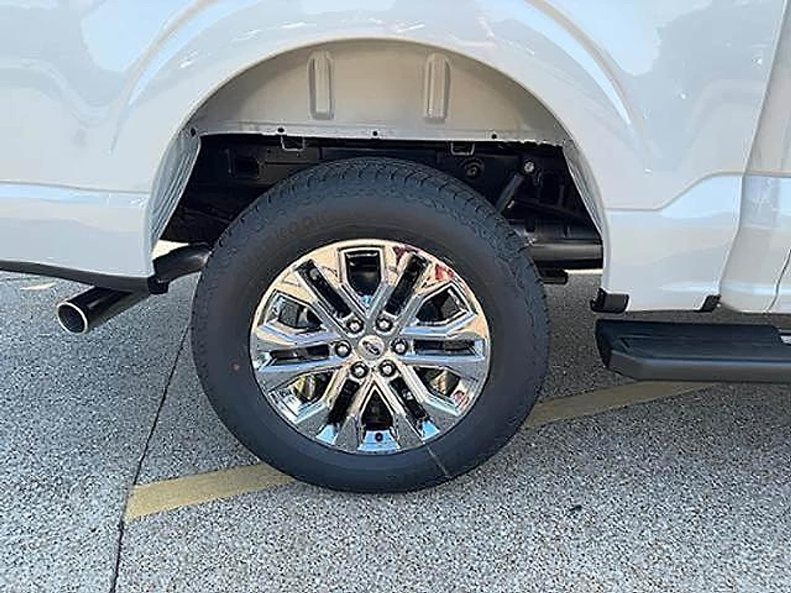 2025 Ford F-150 Lariat - Photo 9