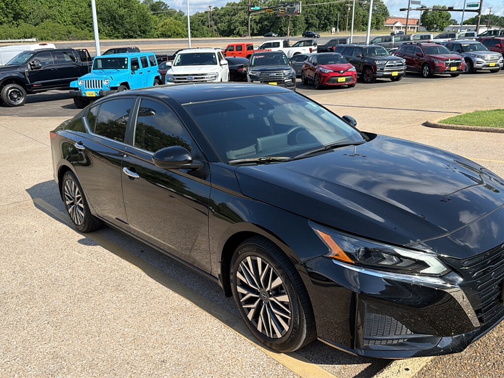 Used 2025 Nissan Altima SV FWD