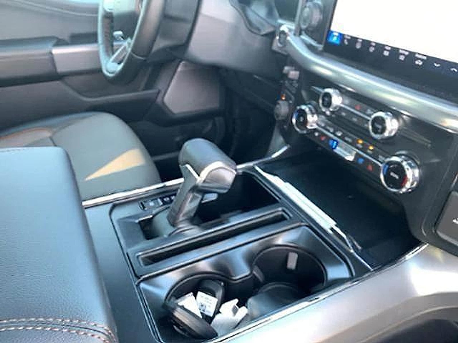 2025 Ford F-150 Lariat - Photo 11