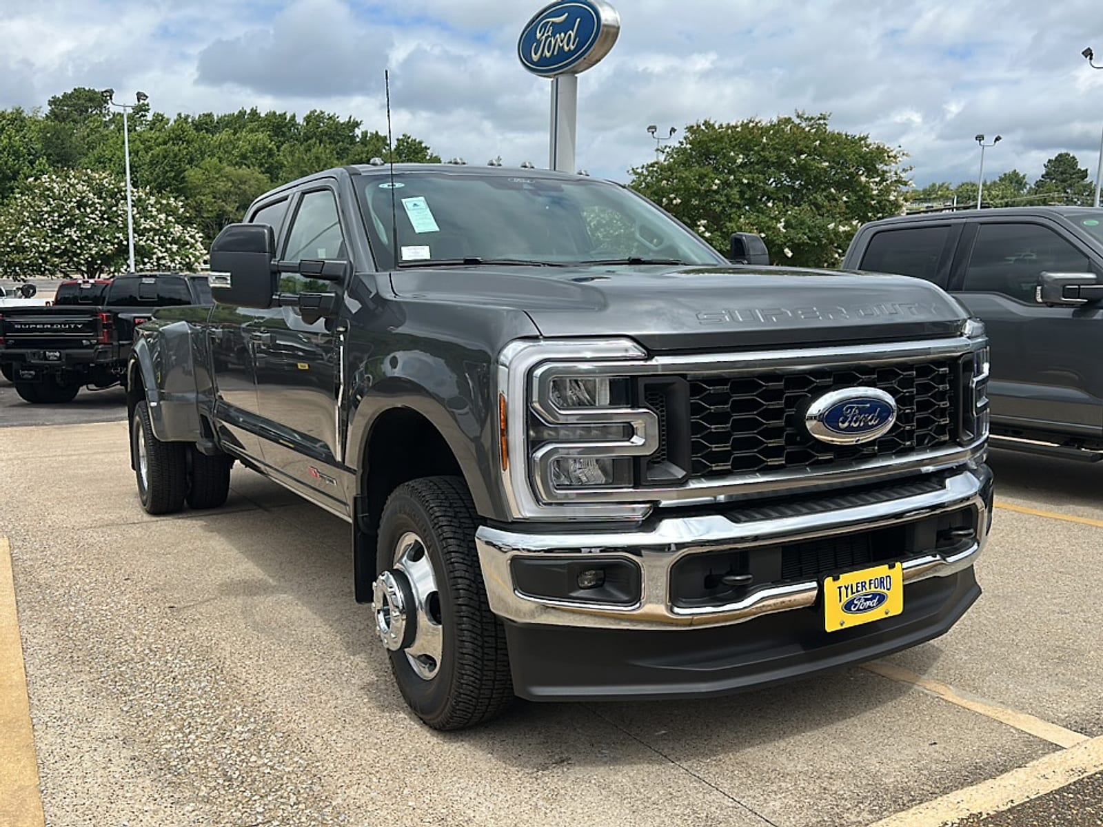 2026 Ford F-350 Super Duty Lariat