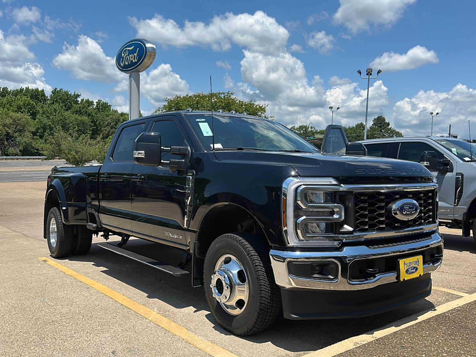 2026 Ford F-350 Lariat 4x4 Crew Cab 8' Box DRW's photo