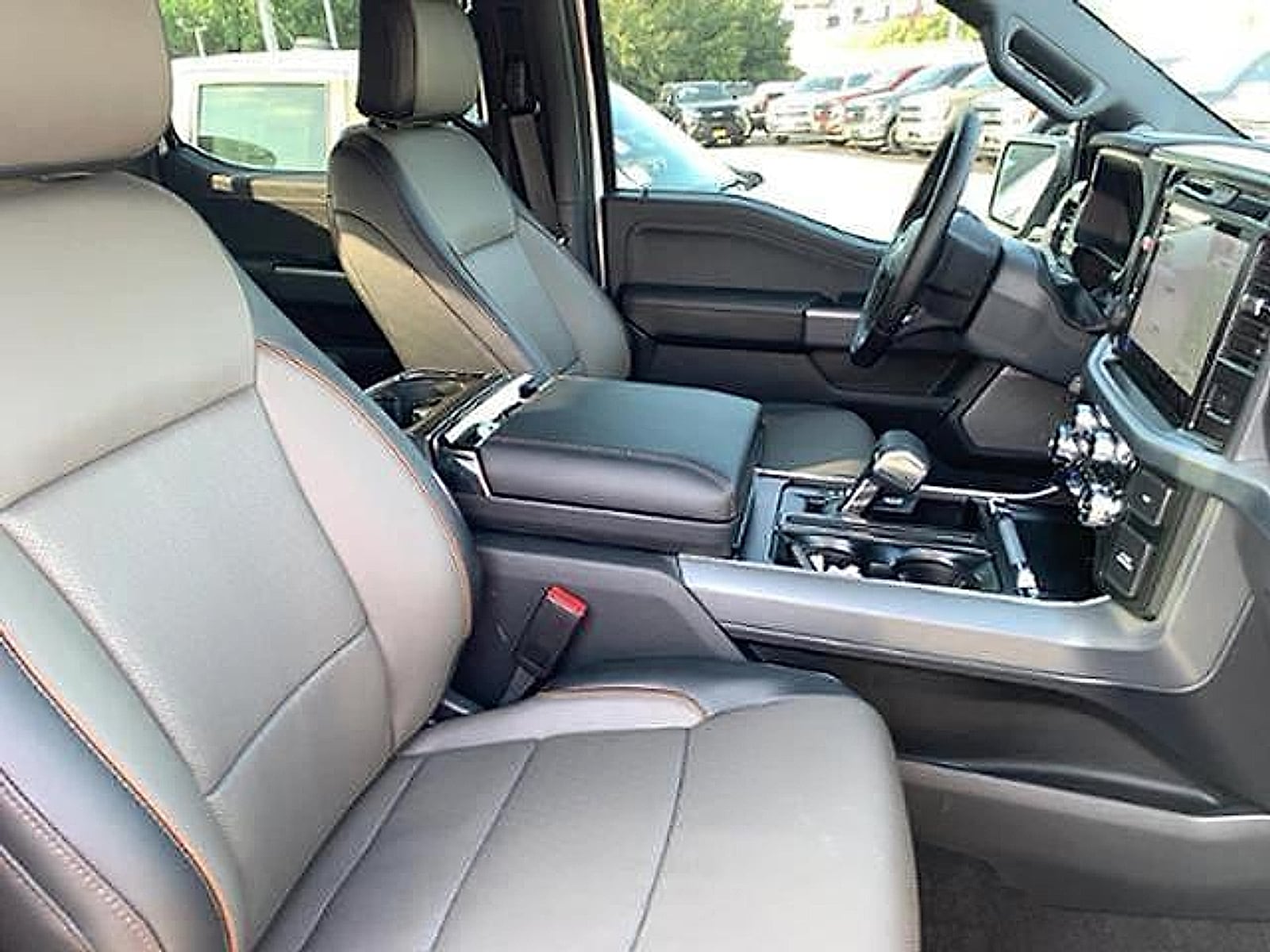 2025 Ford F-150 Lariat - Photo 13