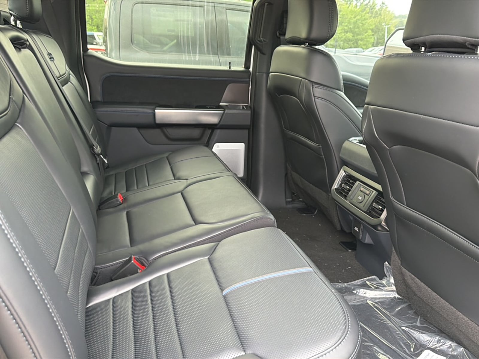 2026 Ford F-250 Super Duty Platinum - Photo 10