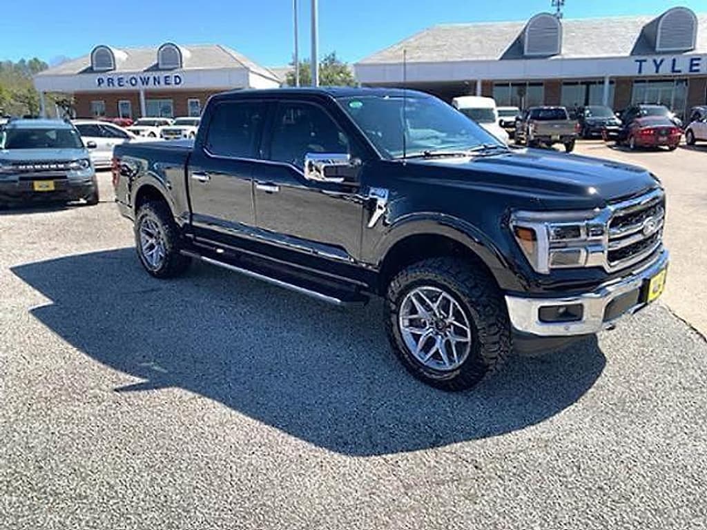 New 2025 Ford F-150 Lariat TRUCK