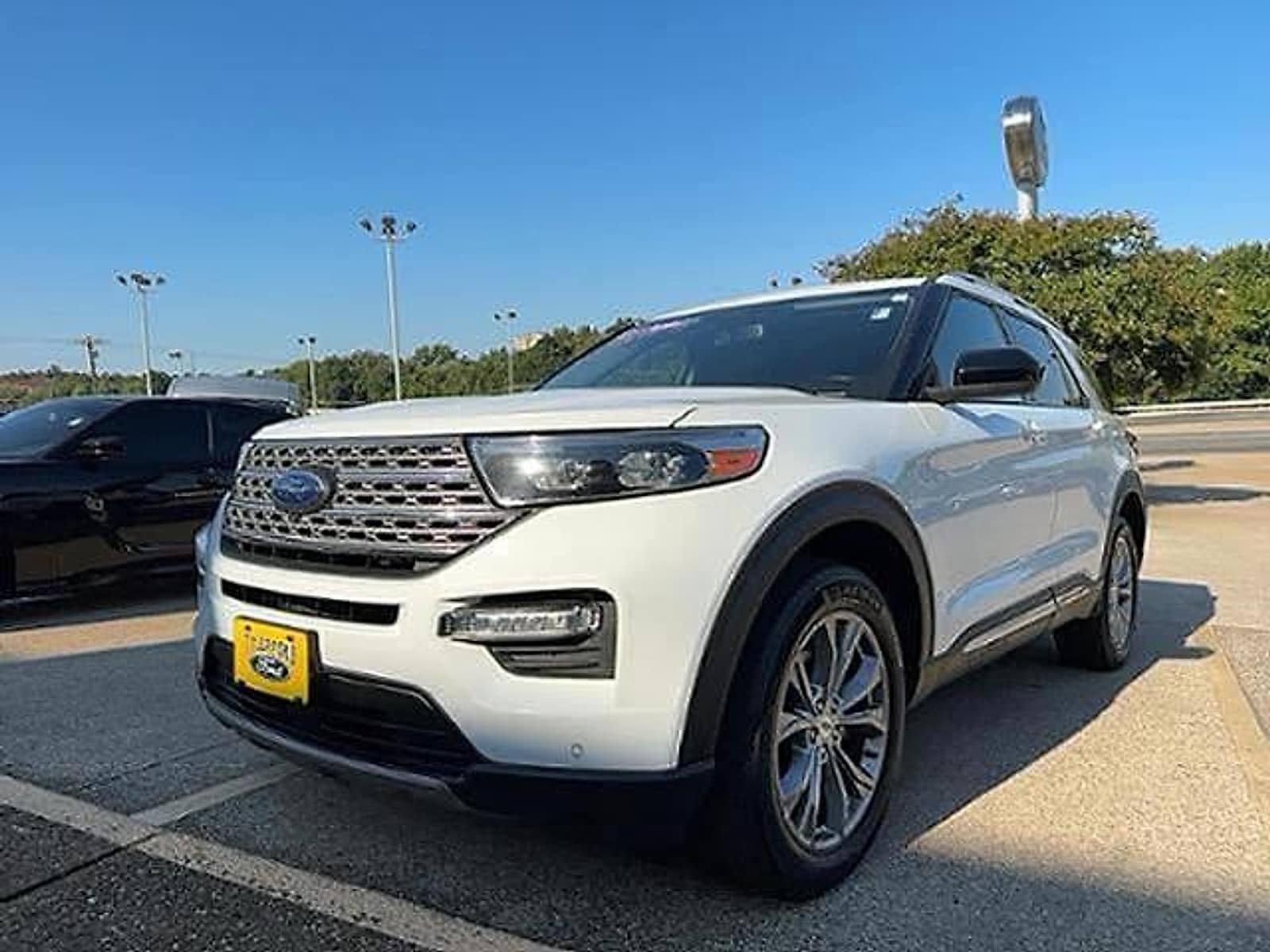 2023 Ford Explorer Limited 4WD's photo