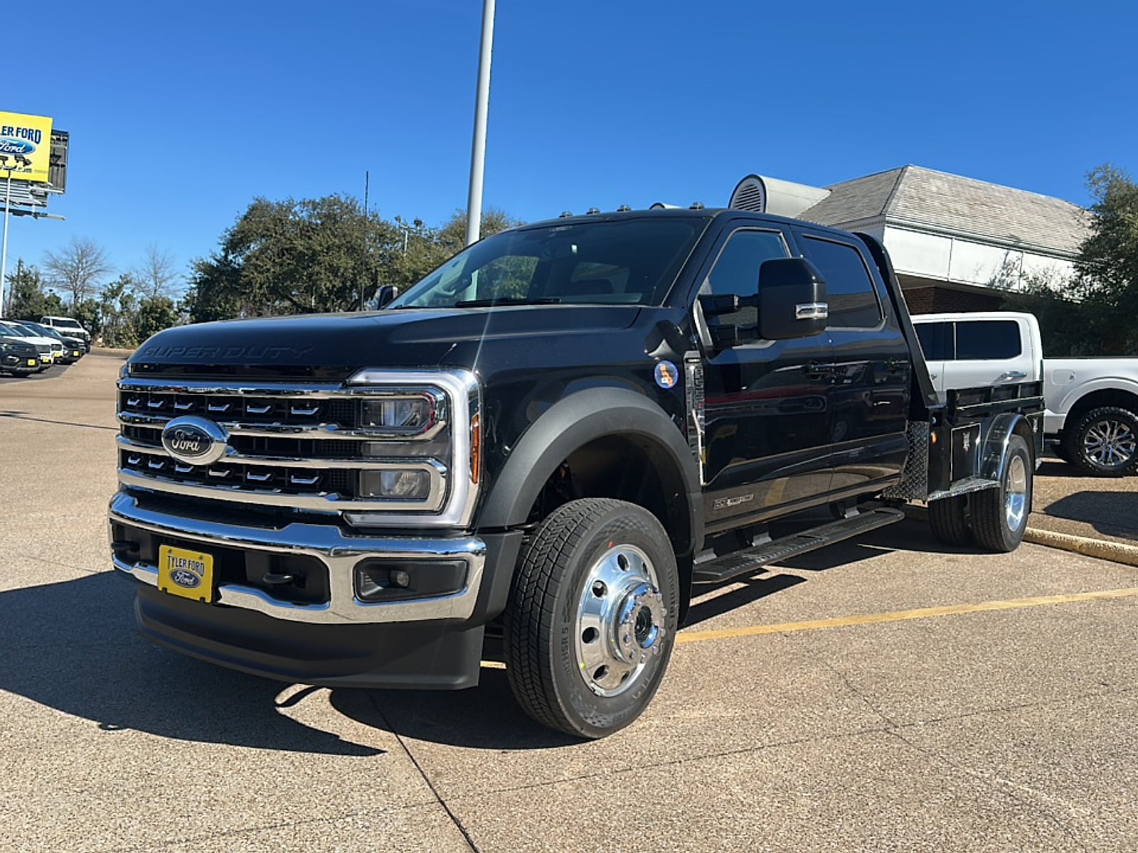 2026 Ford F-550 Lariat 4x4 Crew Cab 179-In DRW's photo