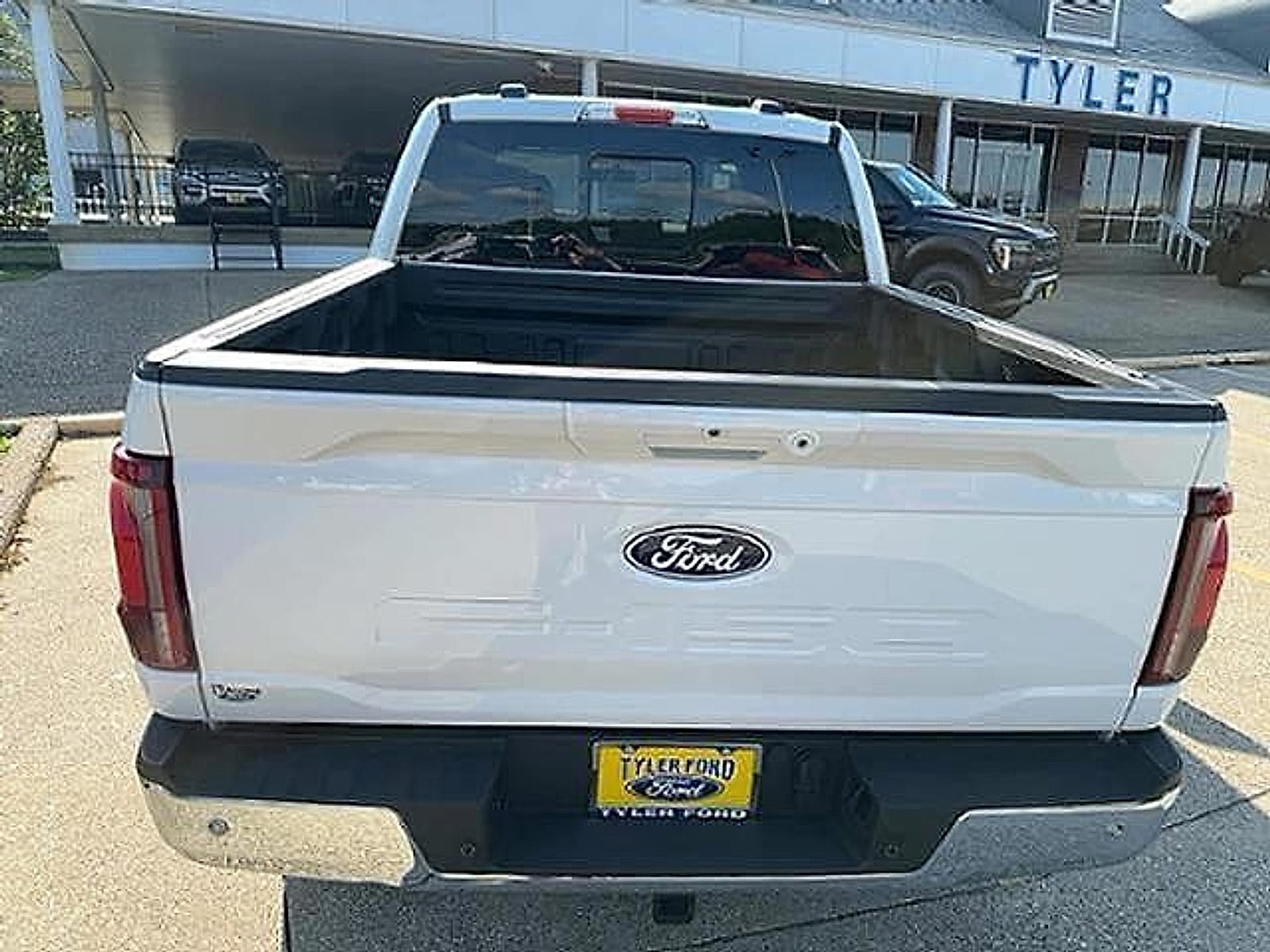 2025 Ford F-150 Lariat - Photo 8