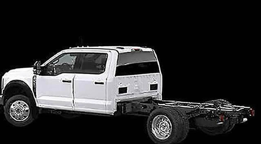 New 2026 Ford F-450 Chassis Lariat