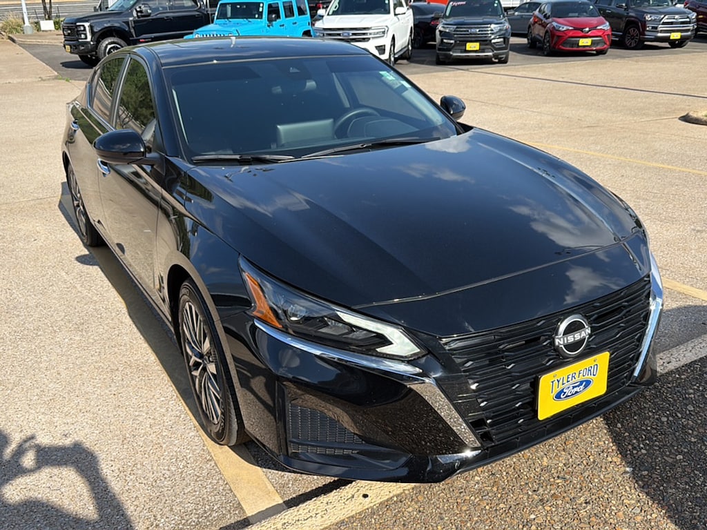 Used 2025 Nissan Altima SV FWD